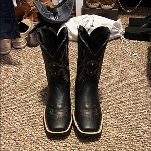 New Ariat Tombstone Boots 
Fits like woman’s size 5